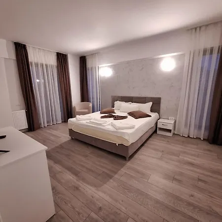 Mira & Penthouse Apartment