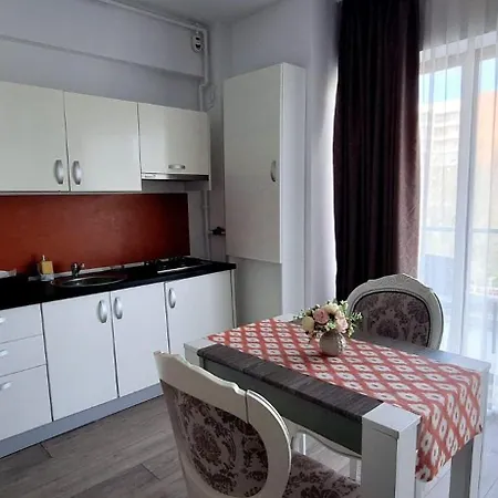 Mira & Penthouse Апартаменты *