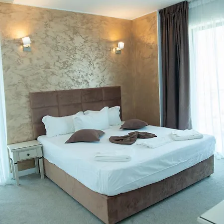 Mira & Penthouse Апартаменты *