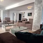 Mira & Penthouse Apartament *