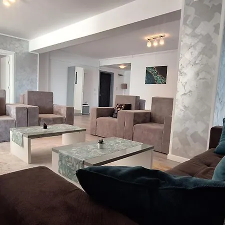 Mira & Penthouse Apartment *