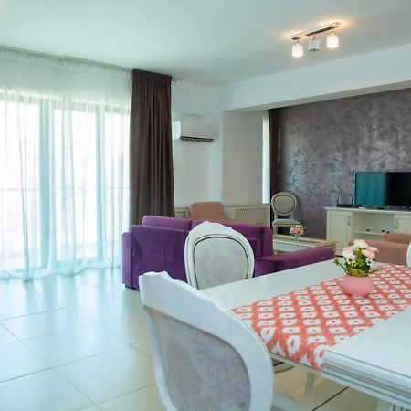 Mira & Penthouse Apartament *